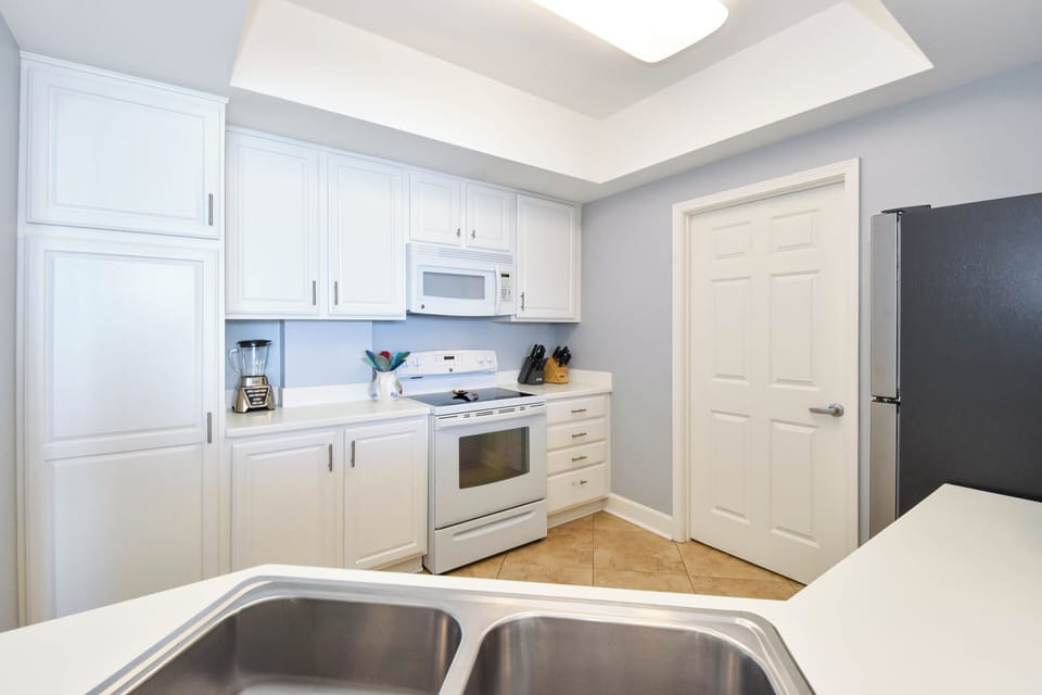 Silver Beach Towers East 702- Fully Equipped Kitchen