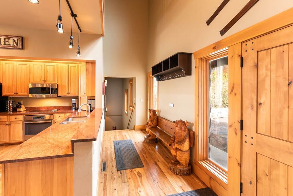 Entrance into Trout Creek Lodge