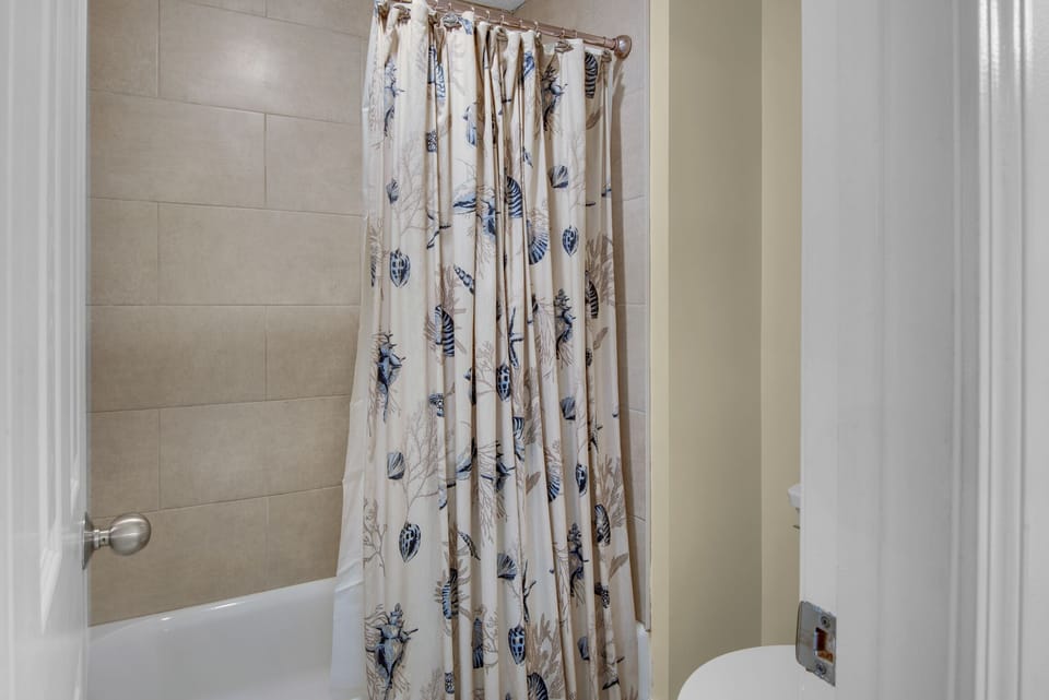 Full Bath with large Vanity