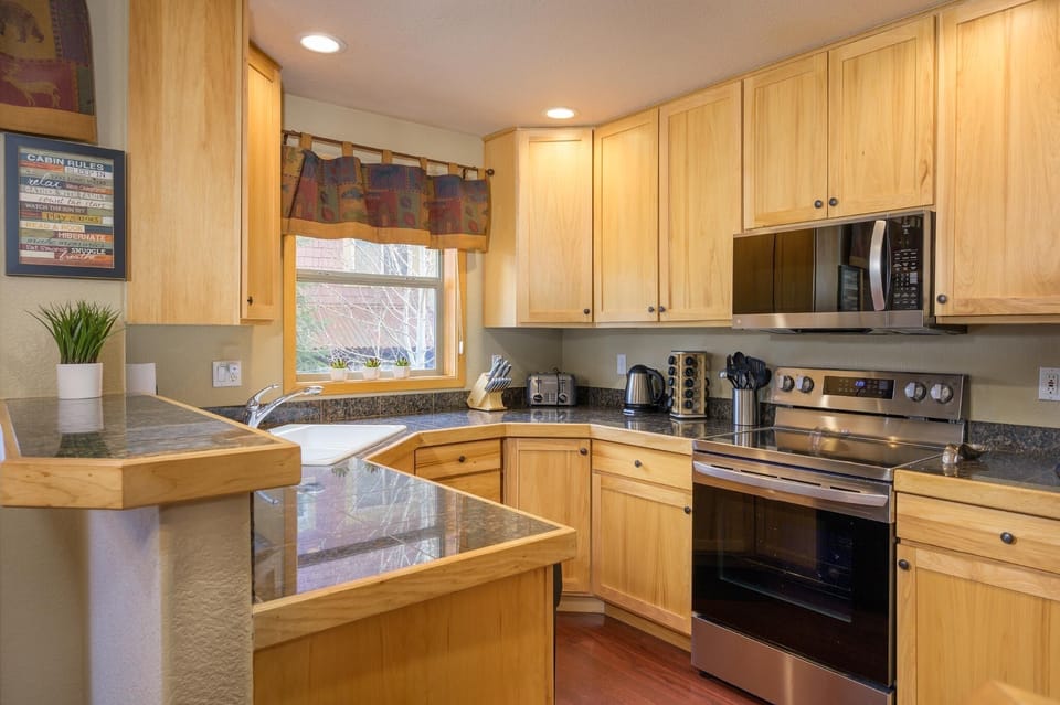 Open kitchen so you can chat with your guests in the dining or living rooms