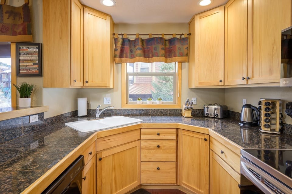 Tons of counter space for the chef in your group