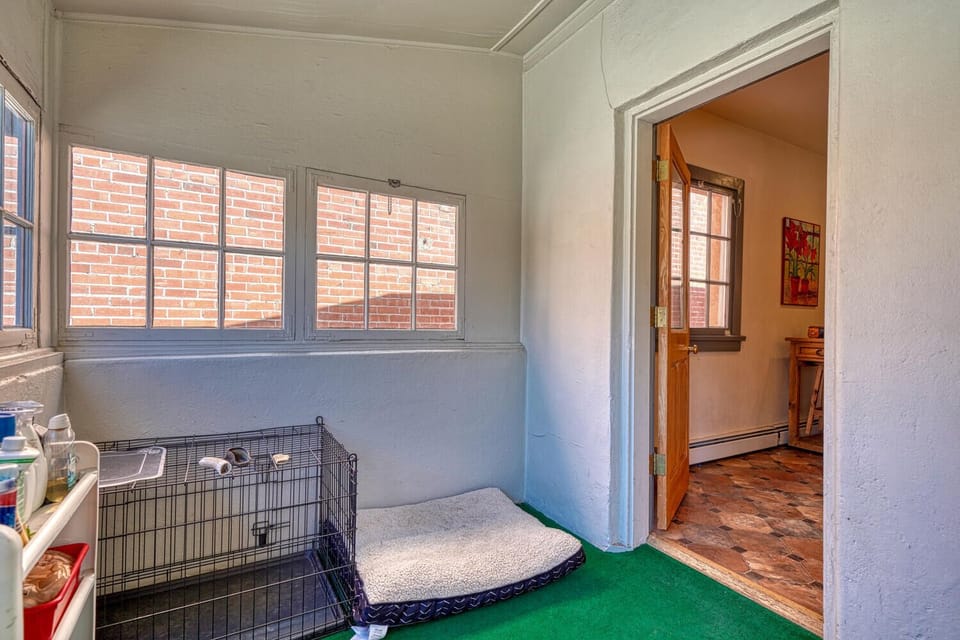 Separate sunroom with laundry facilities and pet supplies
