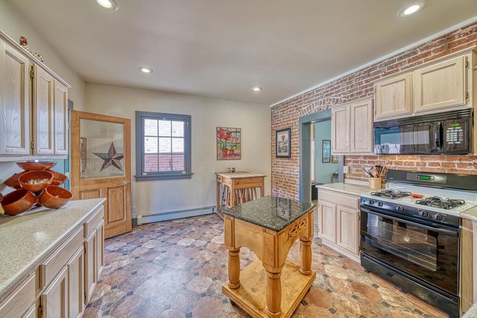 ~Oven and Stove Top
~Refrigerator
~Dishwasher
~Microwave