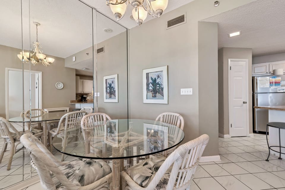 Dining Table for 4 with Extra Seating at the Breakfast Bar