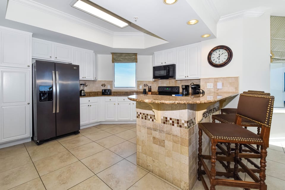 Silver Beach Towers W1501 - Breakfast Bar into Kitchen