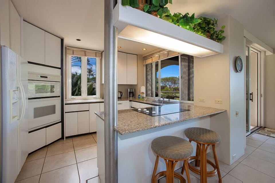 Additional kitchen counter seating 