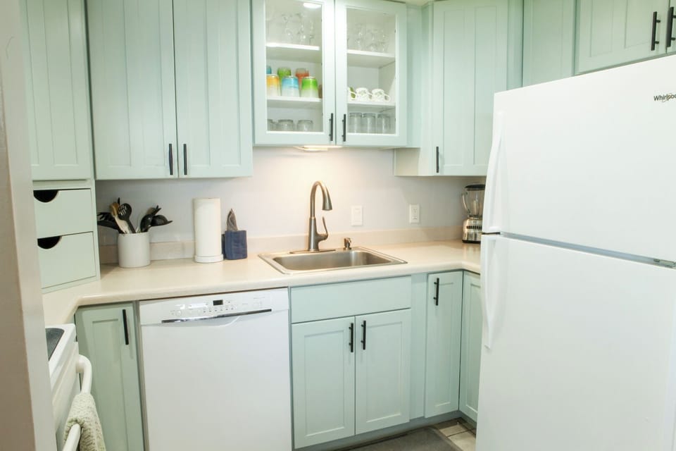 B10 Kihei Sands Beachfront Condominiums - Everything you need for fine dining in Maui!