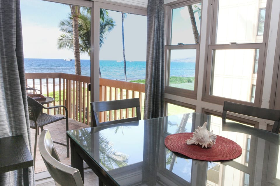 B10 Kihei Sands Beachfront Condominiums - Dining room area with fantastic ocean view.
