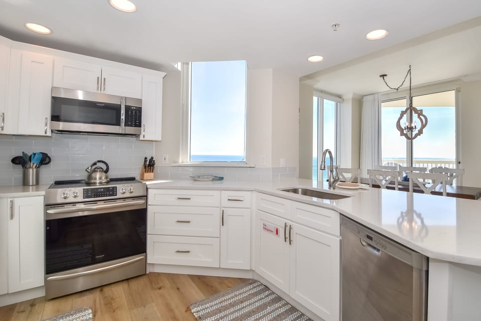 Silver Beach Towers East 1101 - Kitchen