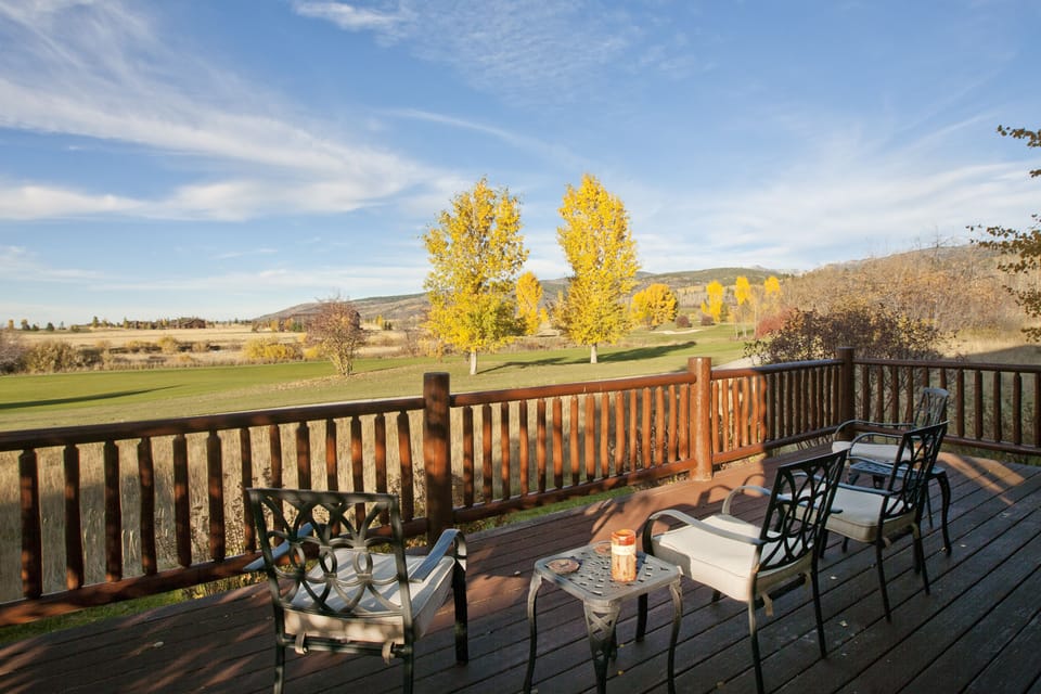 Step onto your private deck and breathe in the crisp autumn air while golden aspens frame the rolling green fairways. This peaceful terrace invites you to unwind with morning coffee or evening wine.