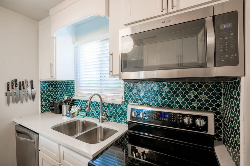 Modern, Well Equipped Kitchen