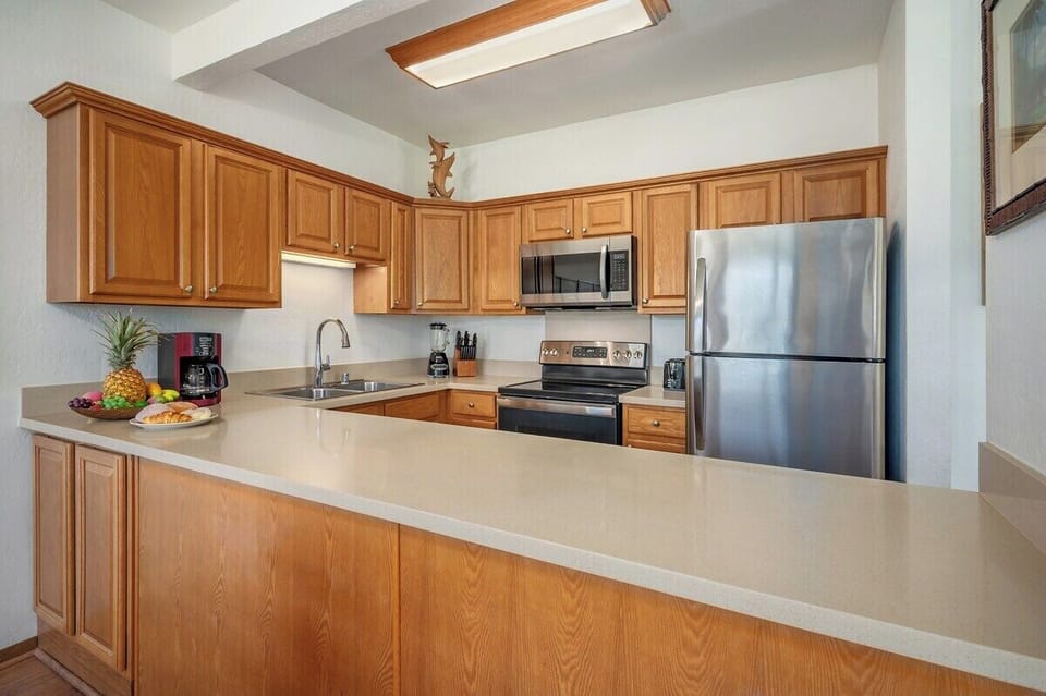 Kahala 514 Spacious Fully Equipped Kitchen