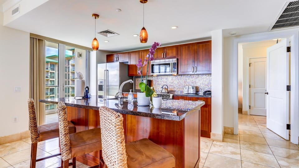 Fully Stocked Kitchen for a homey vacation 