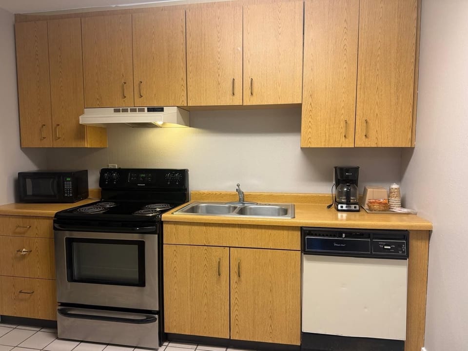 Luxury Apartment | Private kitchen | Coffee/tea maker, fridge, microwave