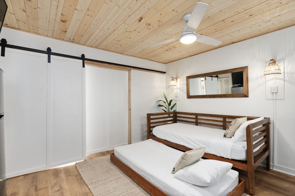 Trundle bed for additional guests - Trundle bed for additional guests
