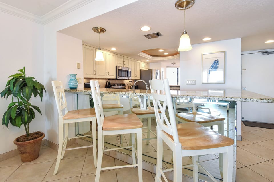 Edgewater 601 - Breakfast Bar