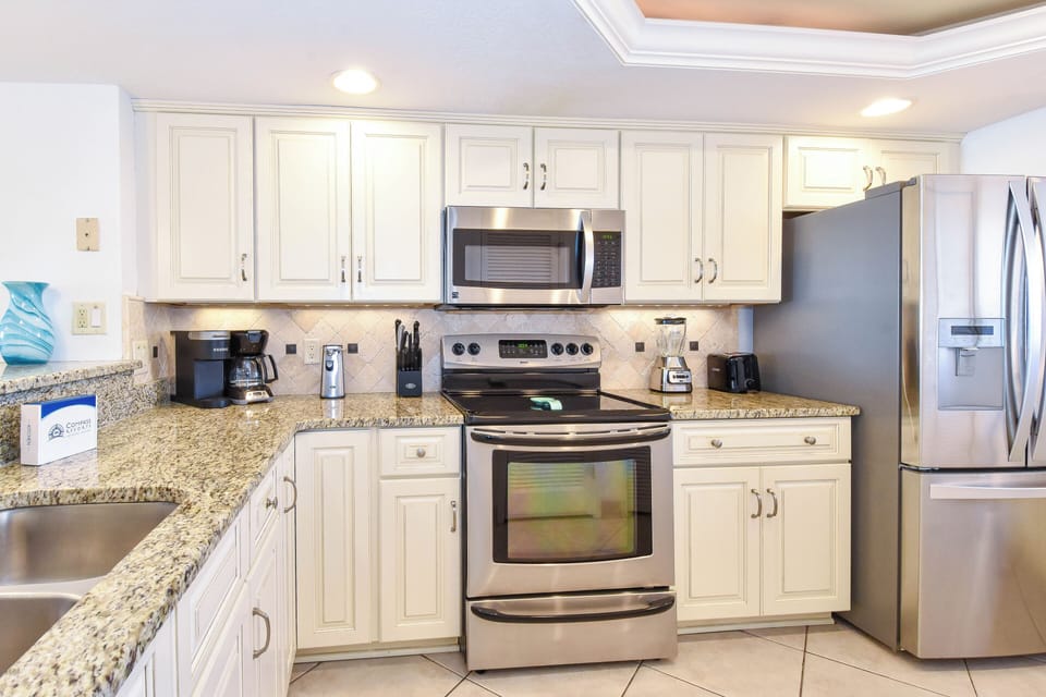 Edgewater 601 - Kitchen