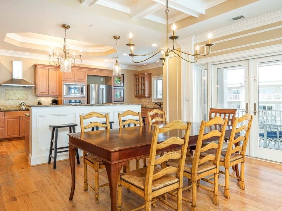 Dining Table with seating for 6