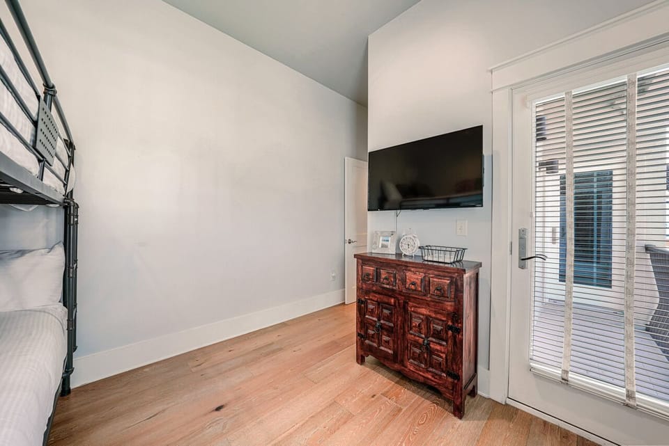 Gulf Breeze - Luxury Beachfront Vacation Rental House with Private Pool in Frangista Beach Destin, FL- Five Star Properties Destin/30A
