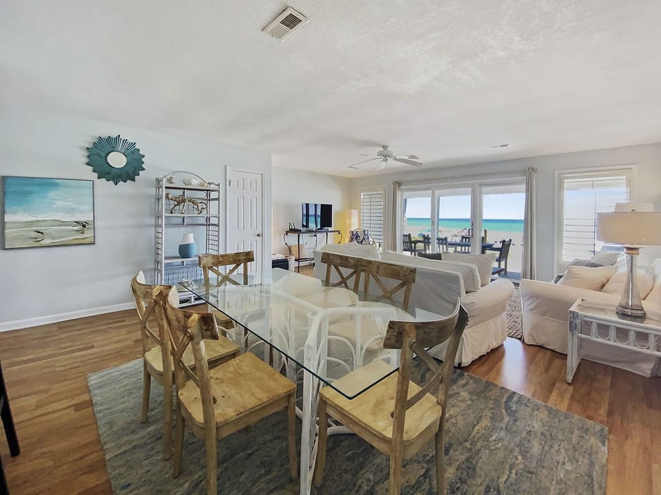 1st Floor | Dining & Living Area