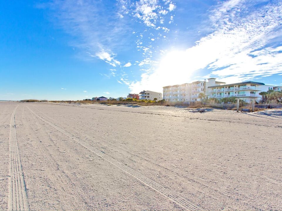 Mid-Island Beach