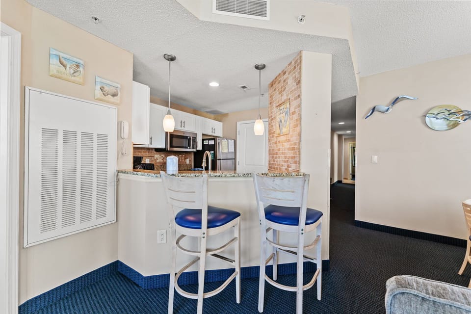 Breakfast Bar & Stools