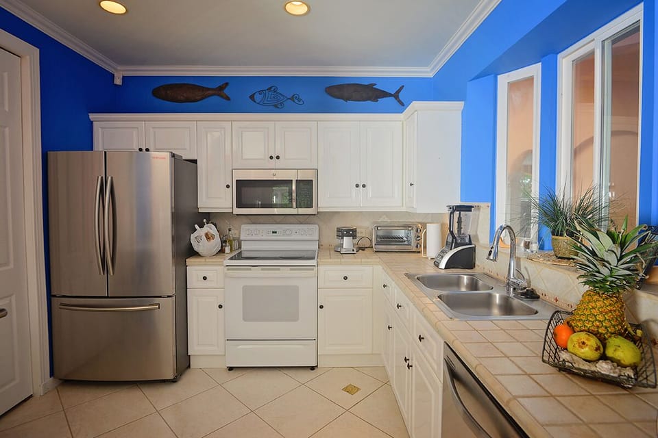 Fully equipped kitchen.