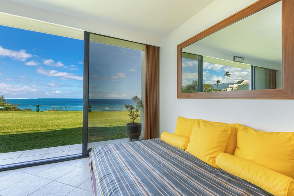 Extended living room with full size futon, incredible views