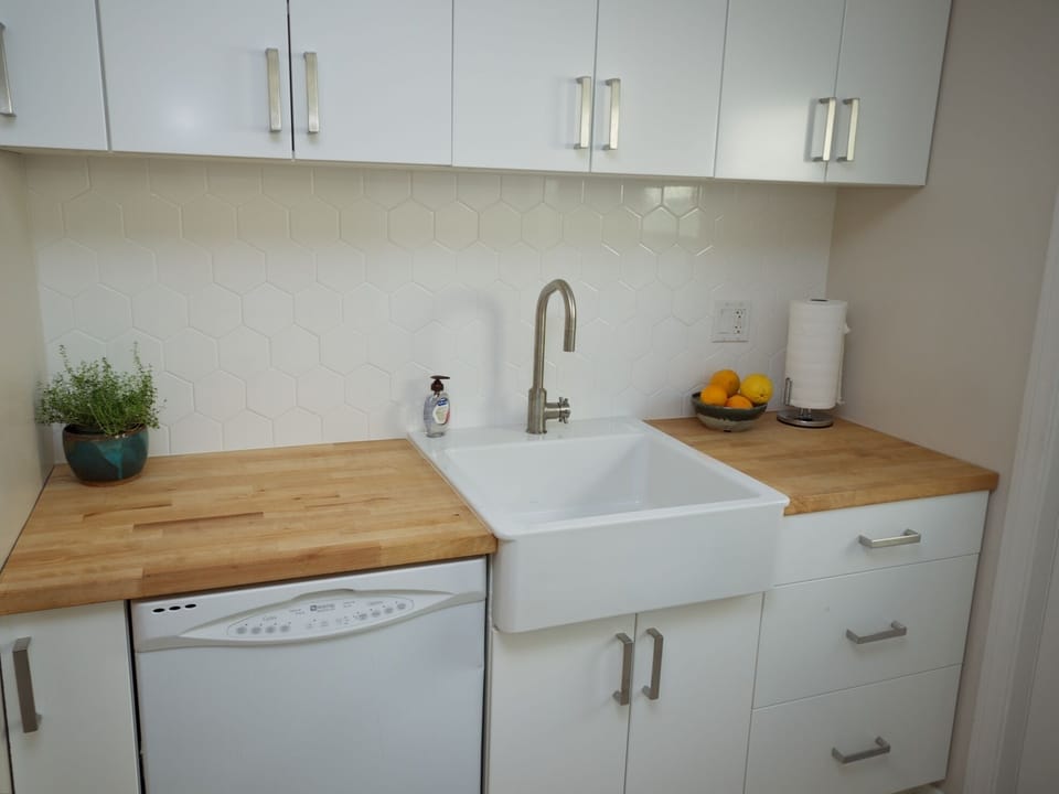 Full kitchen is such a treat for along stay, including full size - Full kitchen is such a treat for along stay, including full size dishwasher!