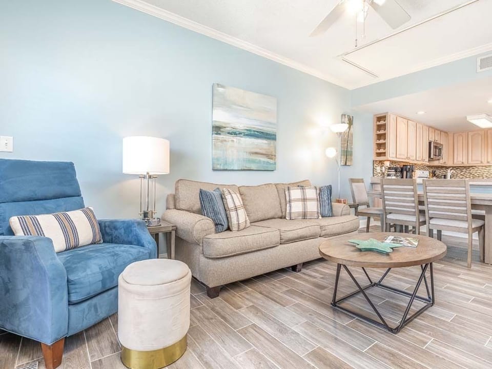 5_sandpiper207_livingroom5_062122