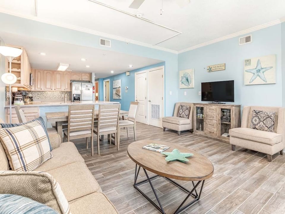 Open floor plan - living, dining and kitchen