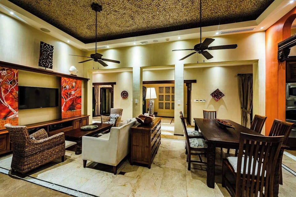 Spacious living and dining area, perfect for family gatherings during your Tamarindo vacation rental stay.