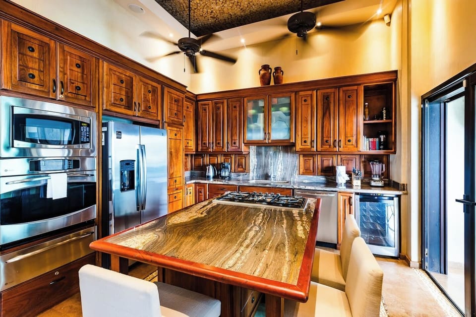Modern, fully equipped kitchen in Tamarindo, featuring all appliances and ample counter space—perfect for preparing meals during your vacation rental stay.