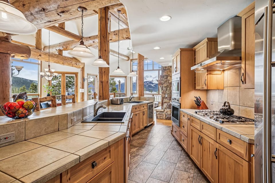 Kitchen - Dunkin Hill Lodge - Breckenridge Vacation Rental