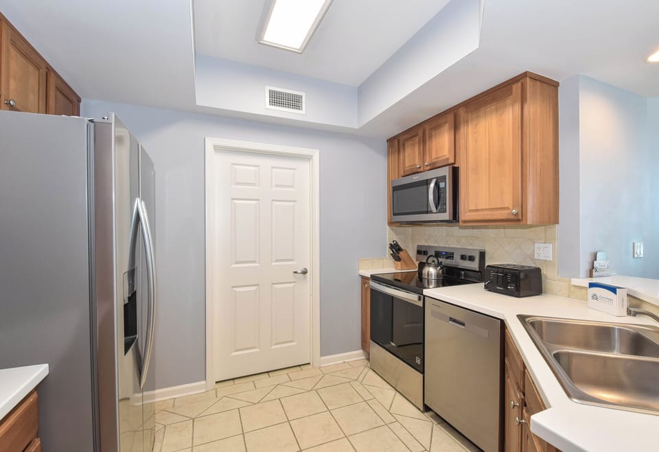 Silver Beach Towers W402 - Kitchen