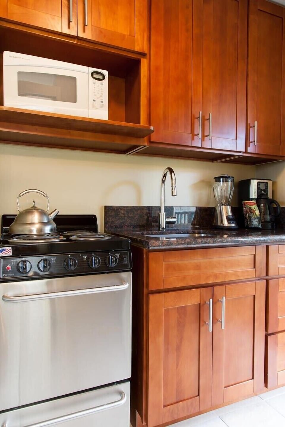 NB205-090_KITCHEN2
