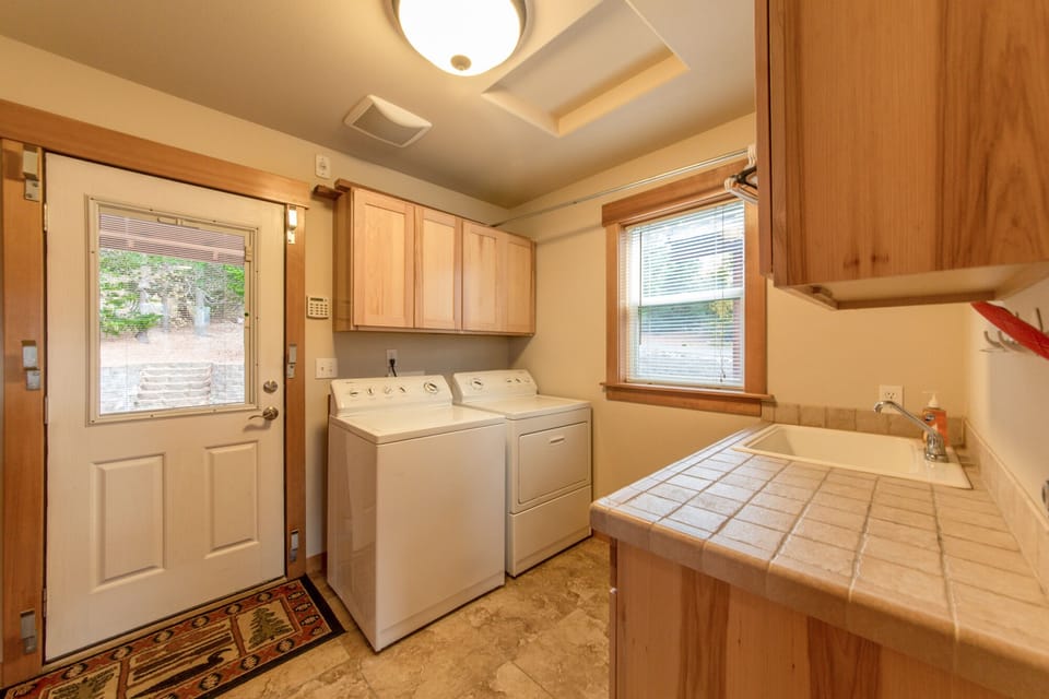 Ridge Crest Chalet - Laundry Room
