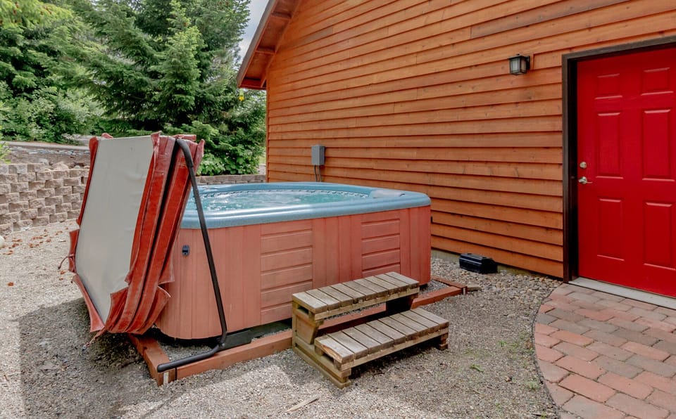 Ridge Crest Chalet - Private 6 Person Hot Tub!