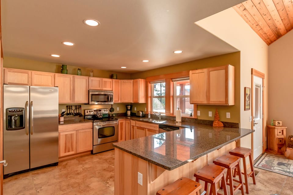 Ridge Crest Chalet - Fully stocked kitchen with stainless appliances and granite counter-tops!