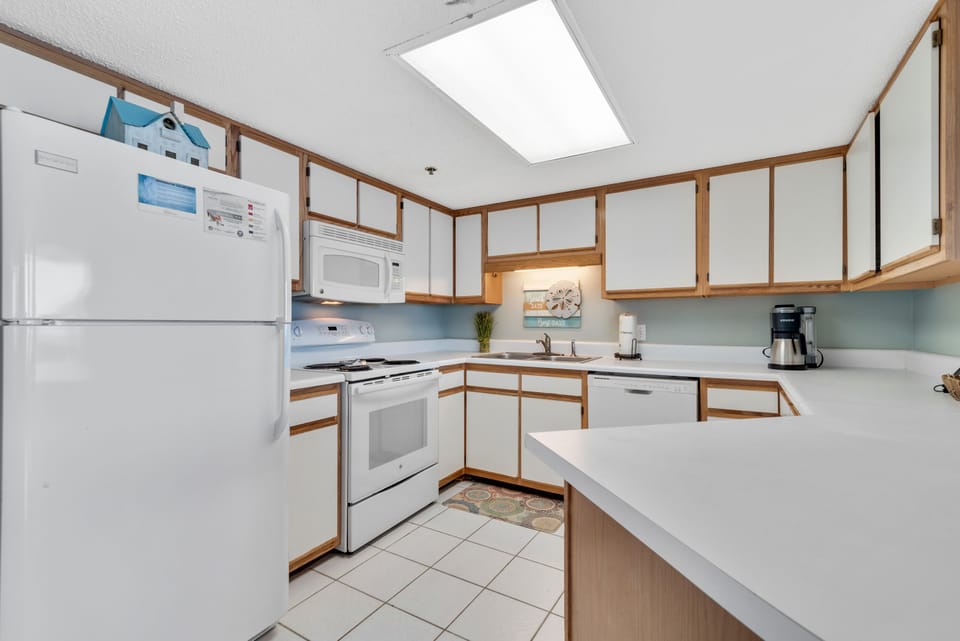Breakfast Bar and Full Size Kitchen