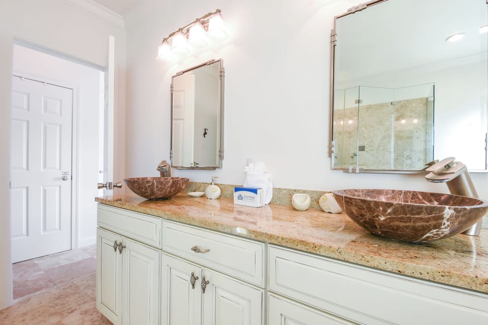 Casa Di Amore - 3rd Floor Primary Bathroom with Double Vanity