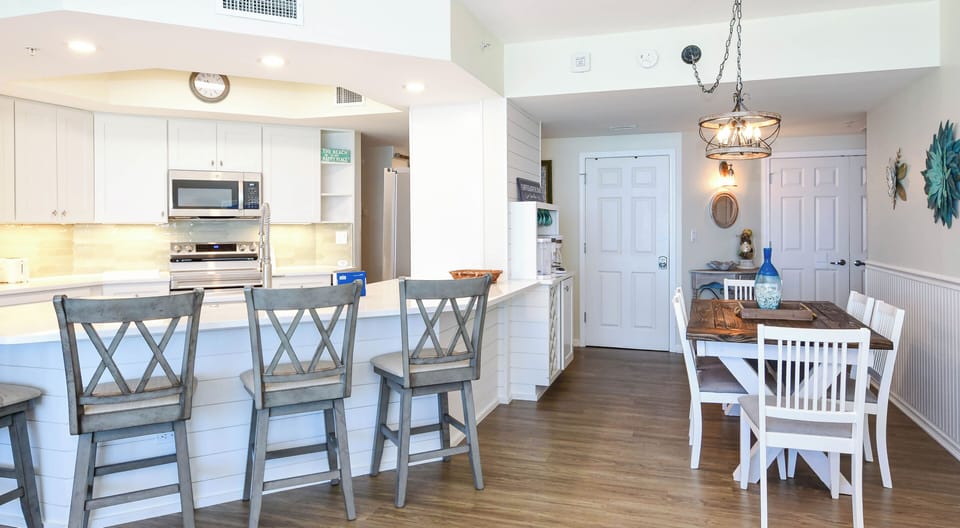 Silver Shells St. Croix 1403 - Dining Area and Breakfast Bar