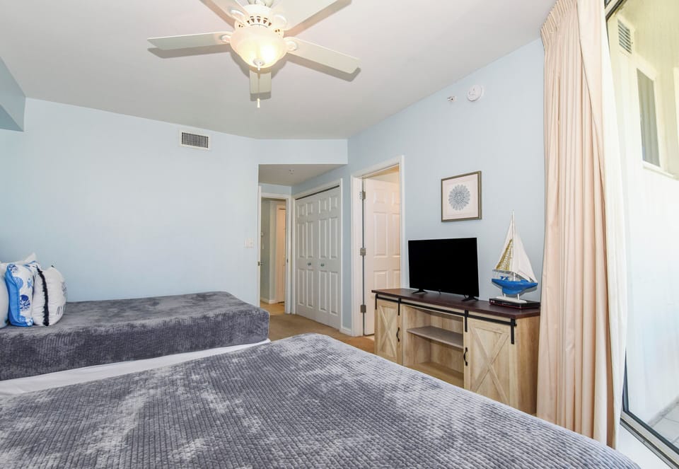 Silver Shells St. Maarten 908- Guest Bedroom 2 with TV