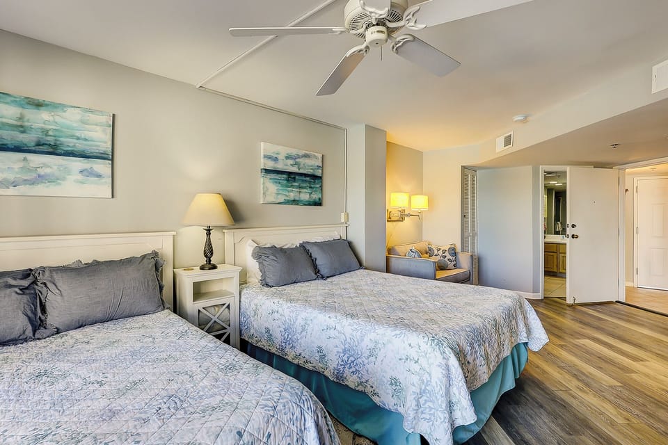 Double queen bedroom