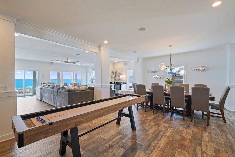 Seaclusion - Miramar Beach - Shuffleboard & Dining Room