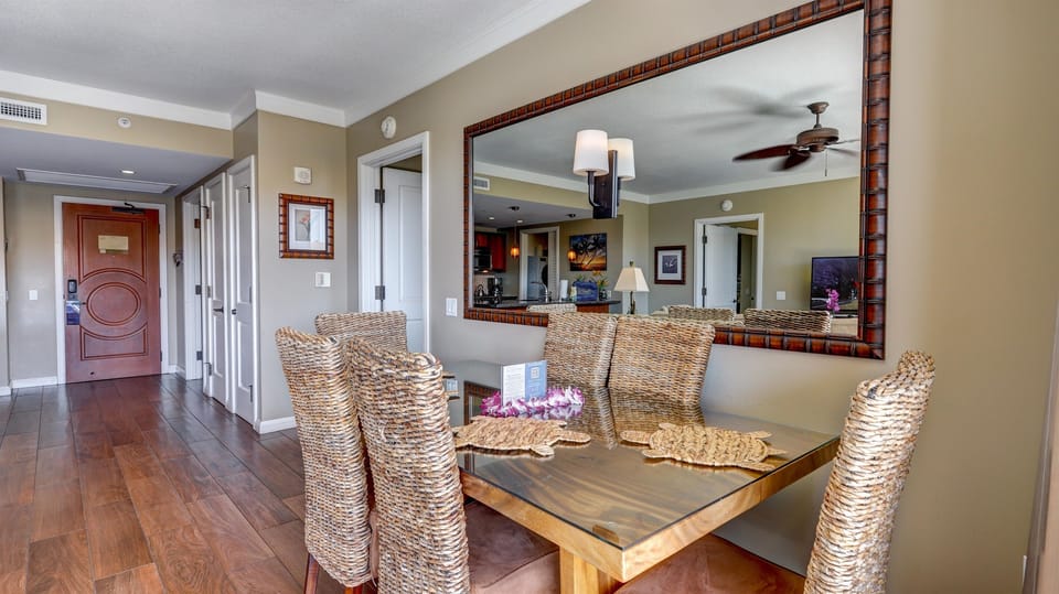 Dining Area for up to 6 