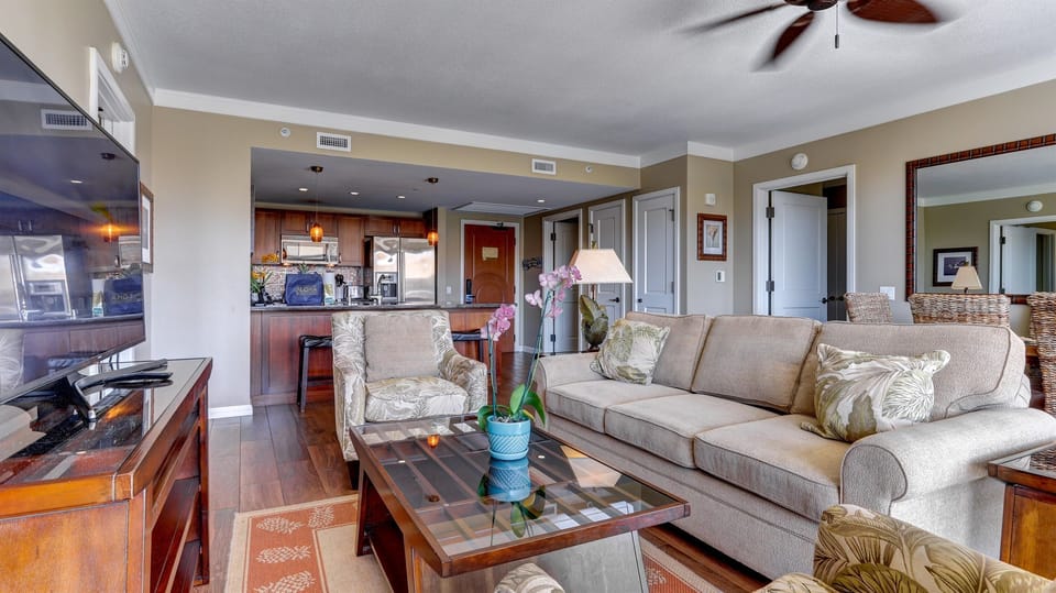 Spend quality time with family & friends in this comfortable and private condo