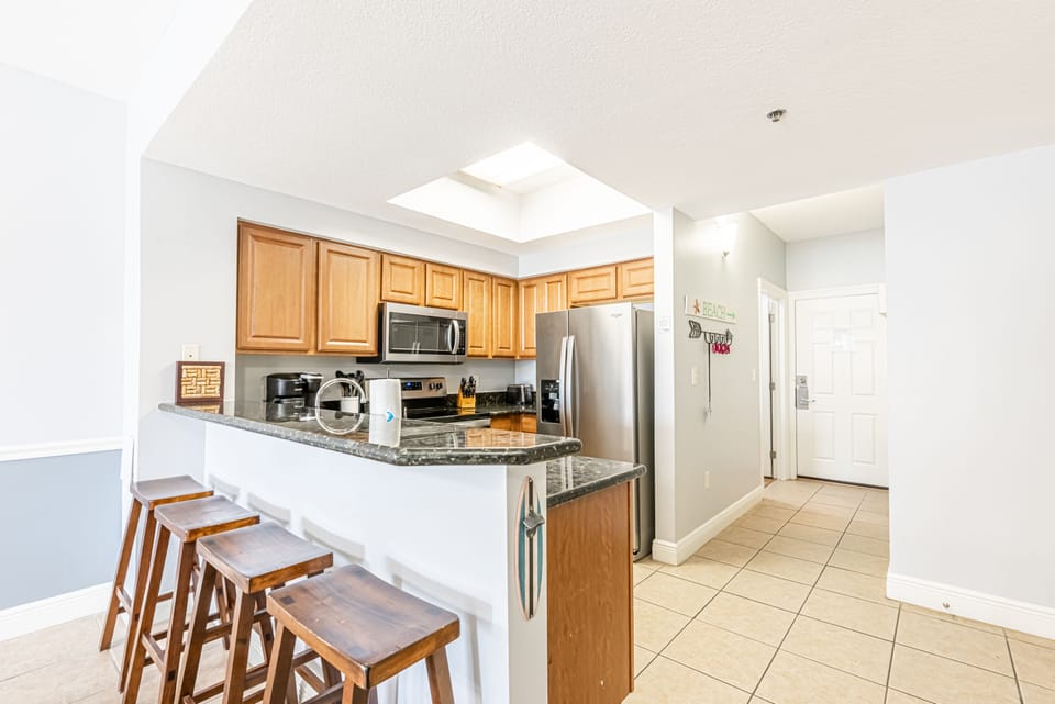 Kitchen and Breakfast Bar