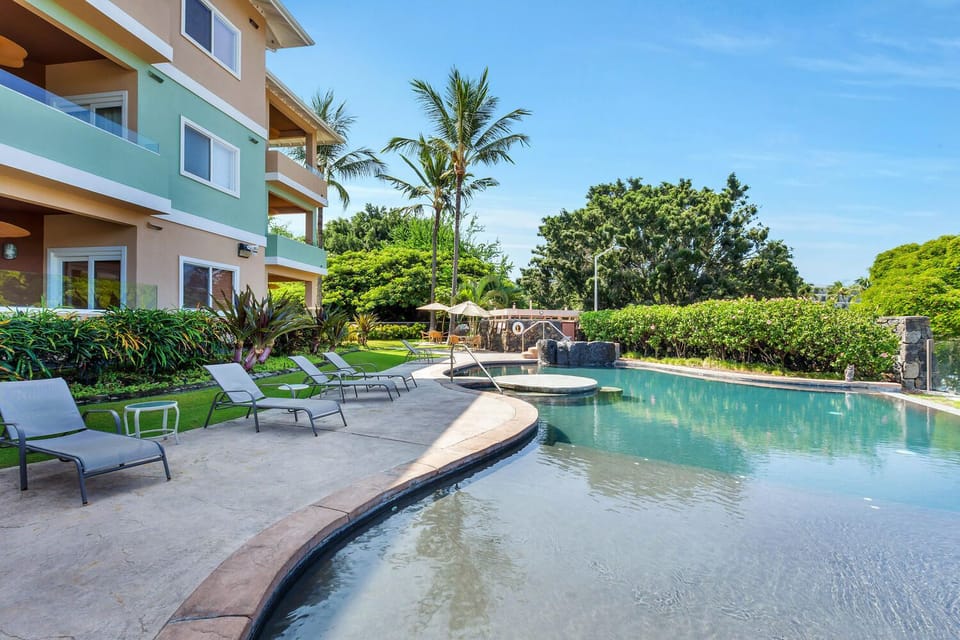 Kahalu'u Beach Villas Pool Area