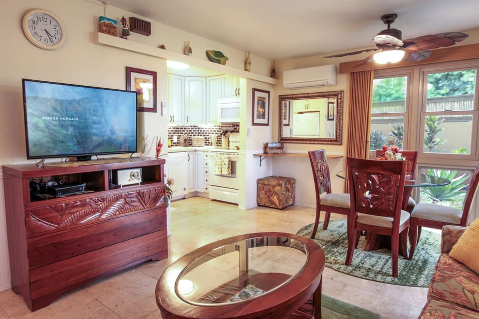 Kihei Sands A7 Living Area - You'll enjoy free Wifi and television in your comfortable living room.
